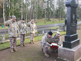 02.JPG (20626 bytes)