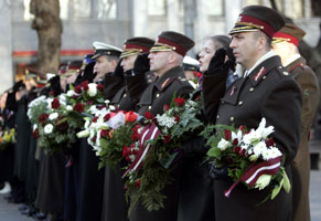 04.JPG (20361 bytes)