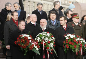 02.JPG (21876 bytes)