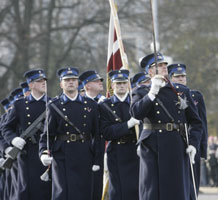 03.JPG (13769 bytes)