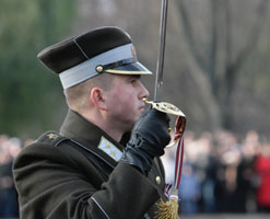 05.JPG (11082 bytes)