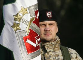 06.JPG (15840 bytes)