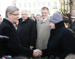 08.JPG (12607 bytes)