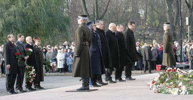 09.JPG (26848 bytes)